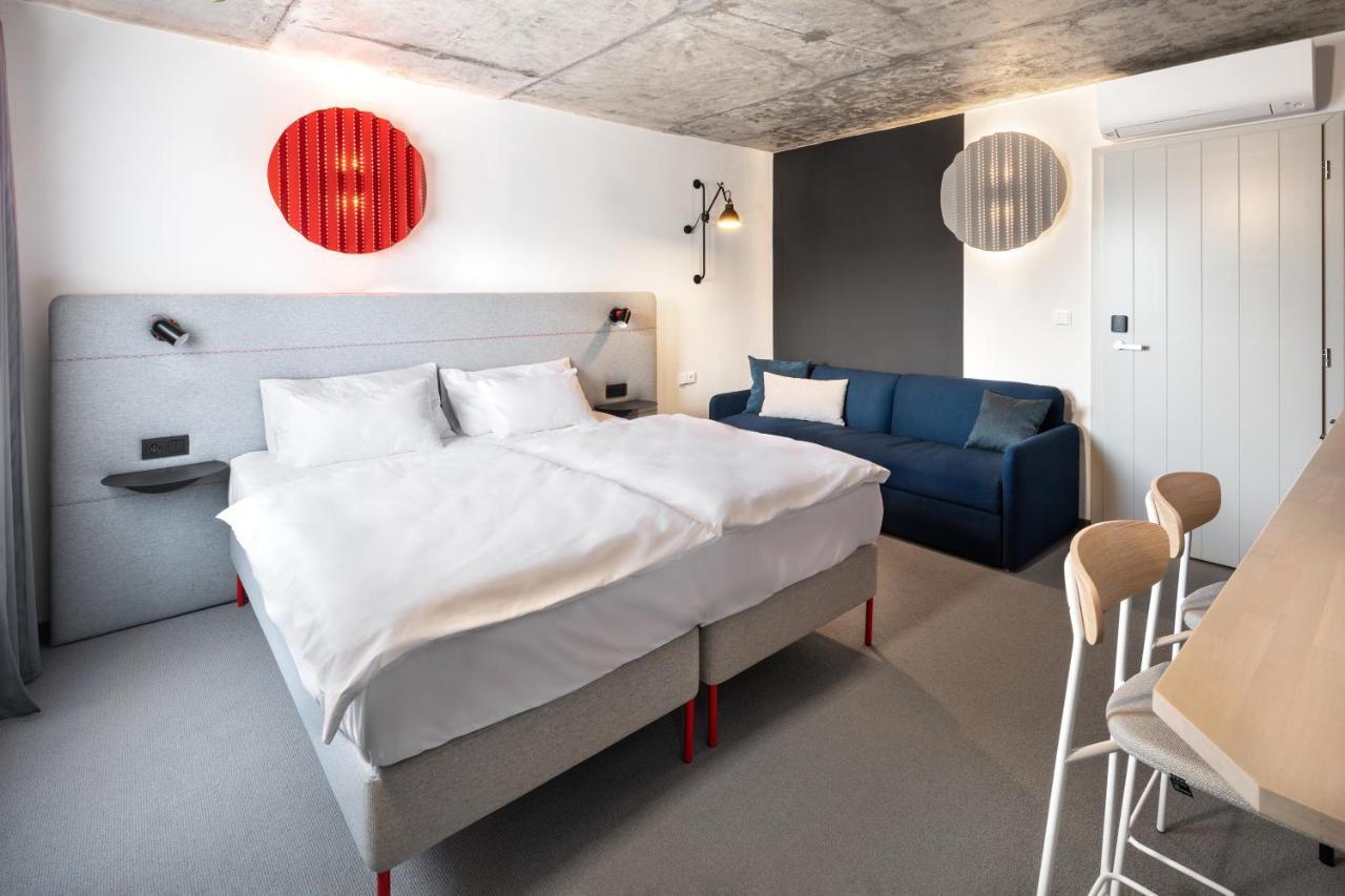Boutique Hotel Mezi Svy Hradec Králové Екстериор снимка